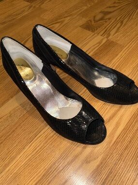 Ros Hommerson Open-Toe Faux Snakeskin and Suede Heels sz 11.5M